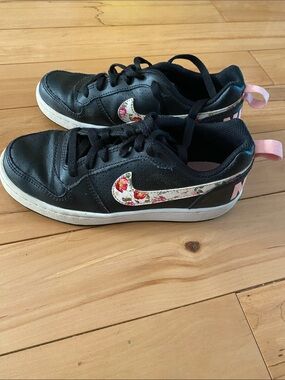 Nike Kids Black Sneakers with Floral Swoosh and Pink Heel Tab